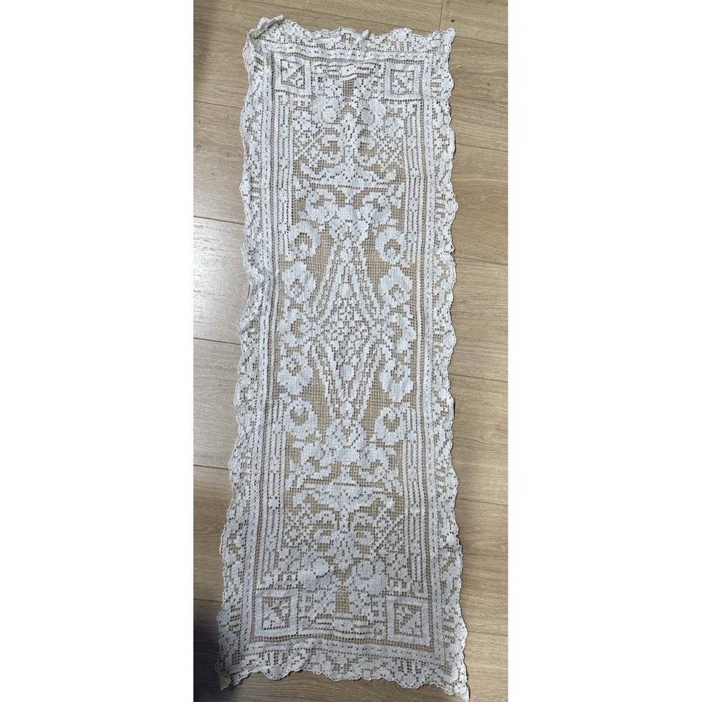 Vtg Beige Off White 41.5"x14"  Cutout‎ Rectangle Doilie Table Runner